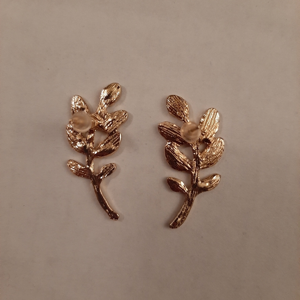 LAST 2! Gold Leaf Earrings - Picture 3 of 3